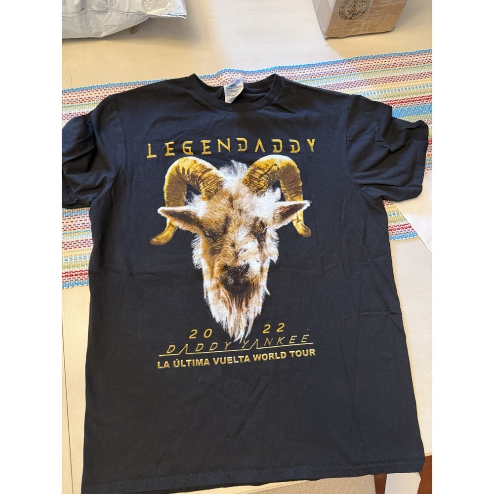 Daddy Yankee La Ultima Vuelta World Tour 2022 Legendaddy Double Sided t-shirt M
